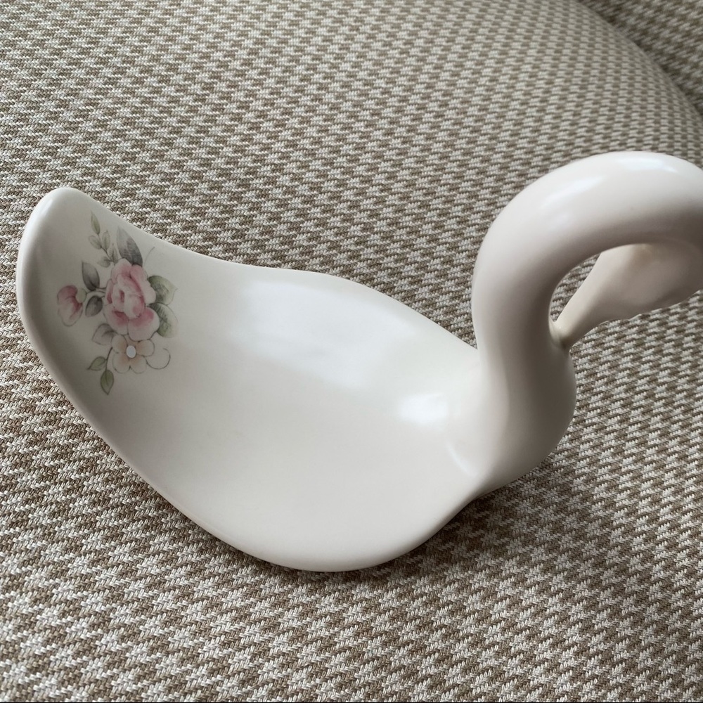 VINTAGE Pfaltzgraff for Alquetta USA swan hand towel holder tea rose pattern